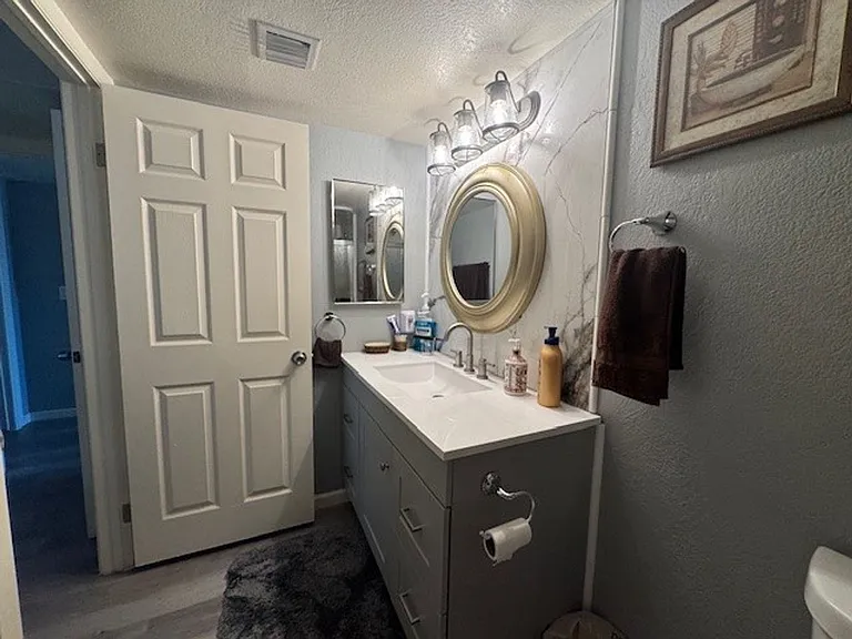 1800 Clubhouse Dr #28 — Photo 19