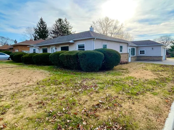 432 Shooting Park Rd, Peru, IL 61354