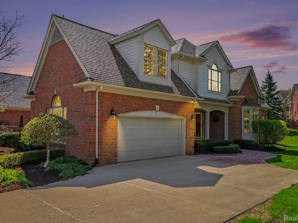 2869 Hastings Ct, Rochester, MI 48306