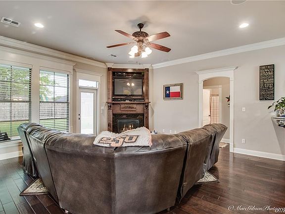 4th image of 400 Half Moon Ln
