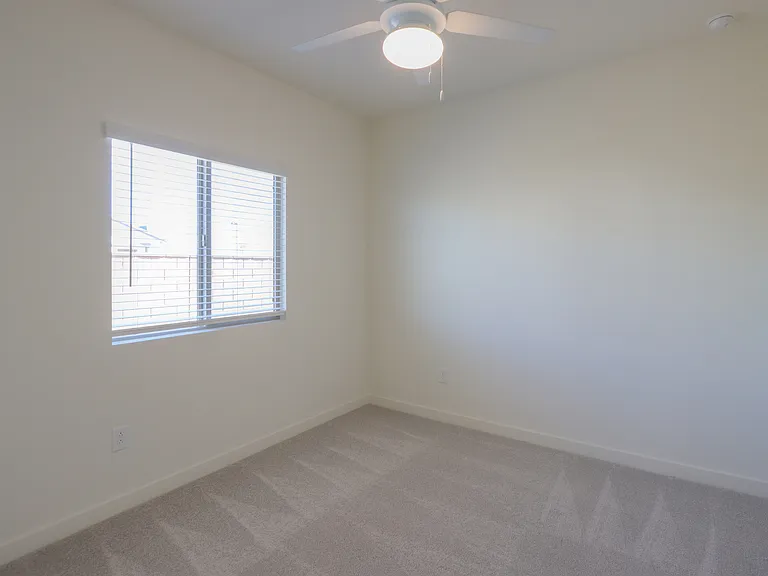 40285 W Chambers Ave — Photo 13
