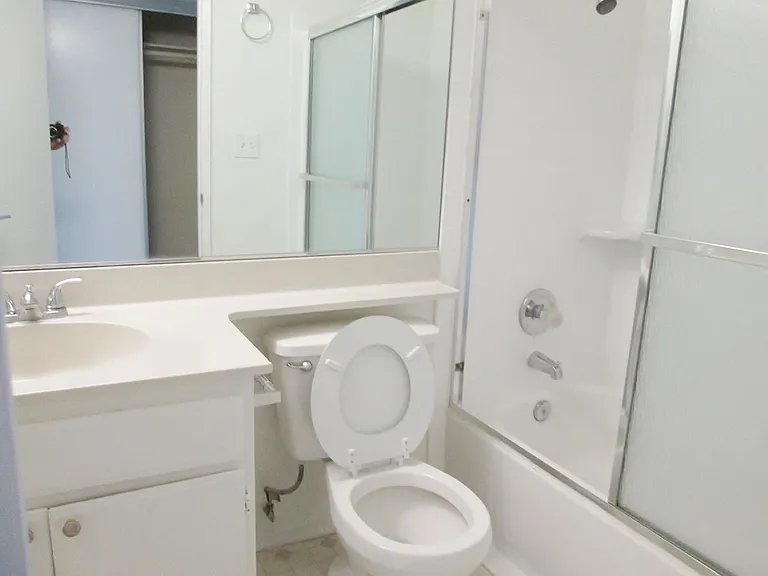 Lido Apartments - 3745 Glendon Ave — Photo 12