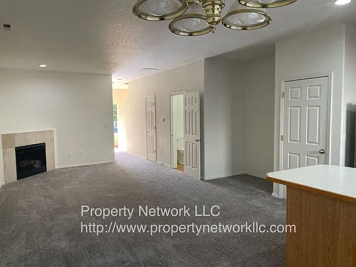 3 bed, 2.5 bath, 1514 sqft, $2,200 — Photo 4