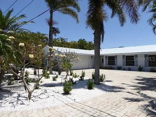4 bed, 3.0 bath, 2380 sqft, $6,000 — Photo 1