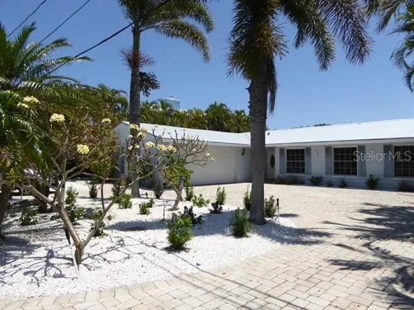 12055 4th St E, Treasure Island, FL 33706