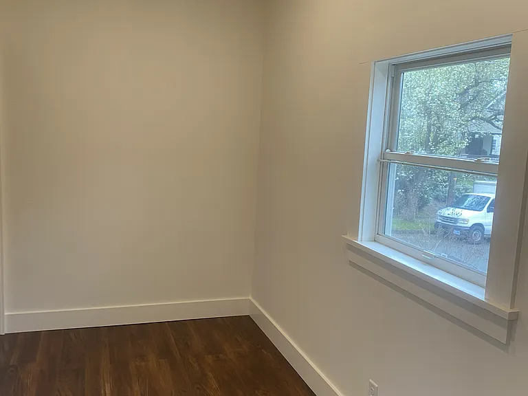 80-86 NE Wygant St — Photo 14