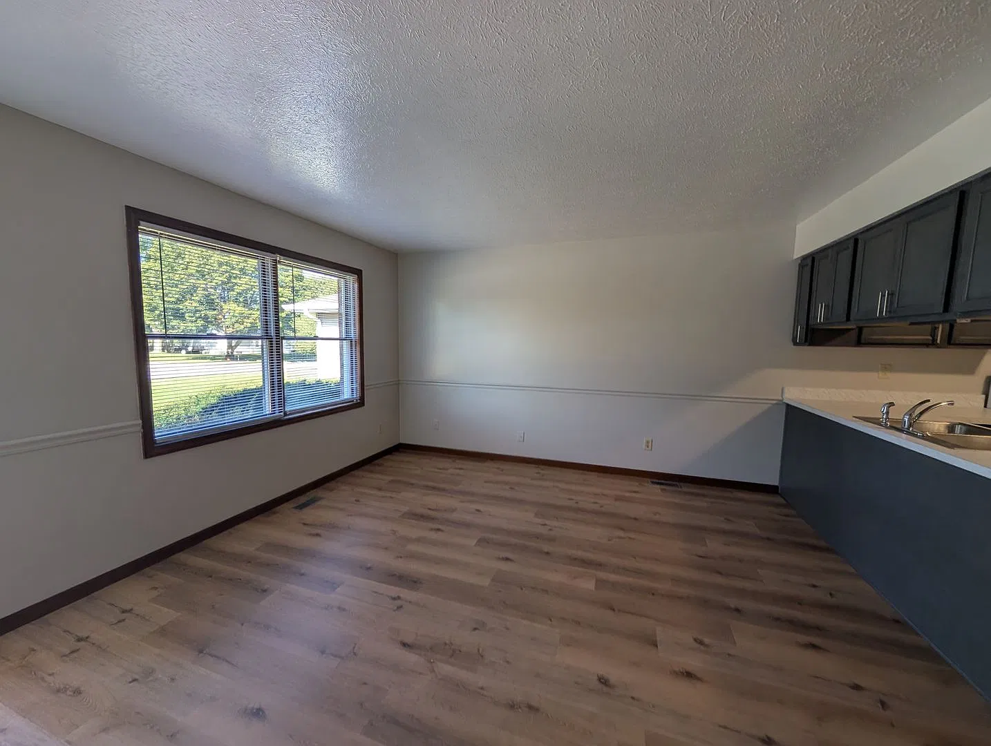 610 Spring Valley Drive — Photo 3