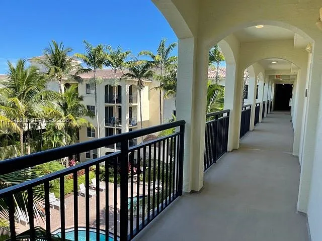 San Raphael Condo — Photo 2