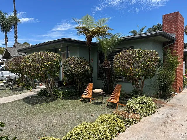2 bed, 950 sqft, $2,300 — Photo 2