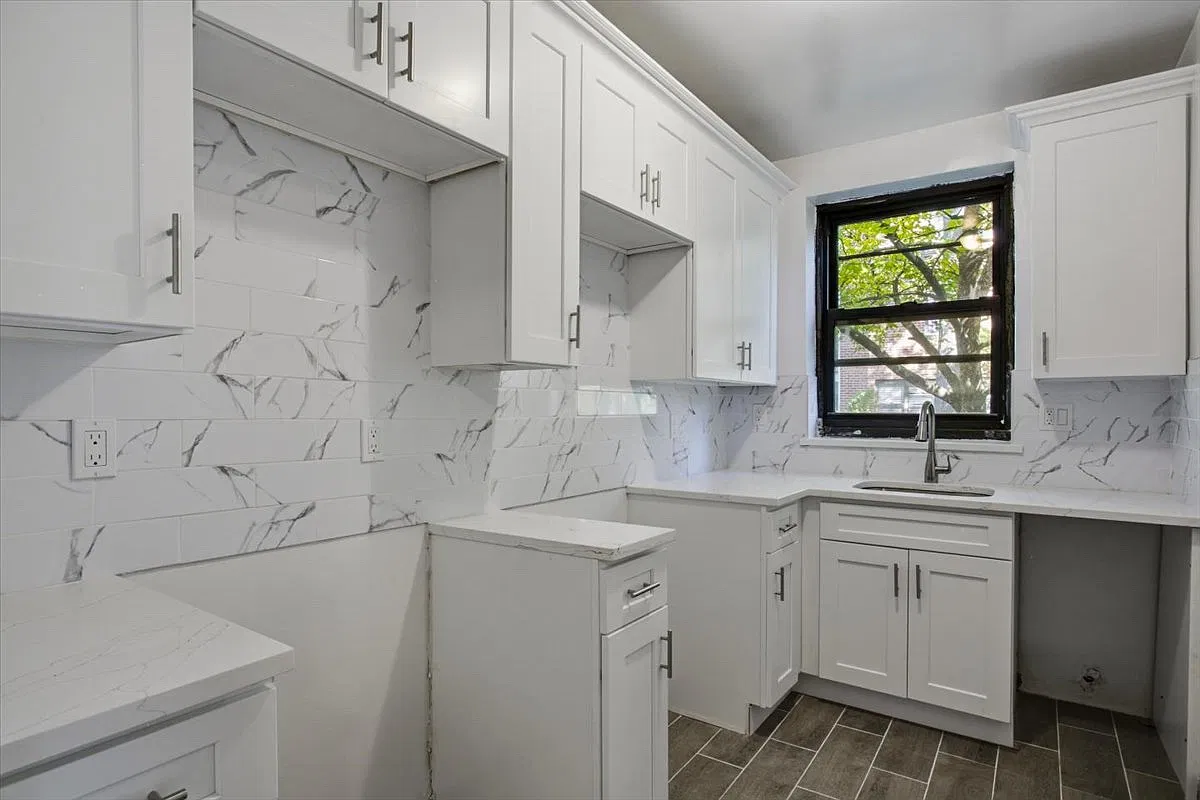 3 bed, 949 sqft, $4,300 — Photo 2