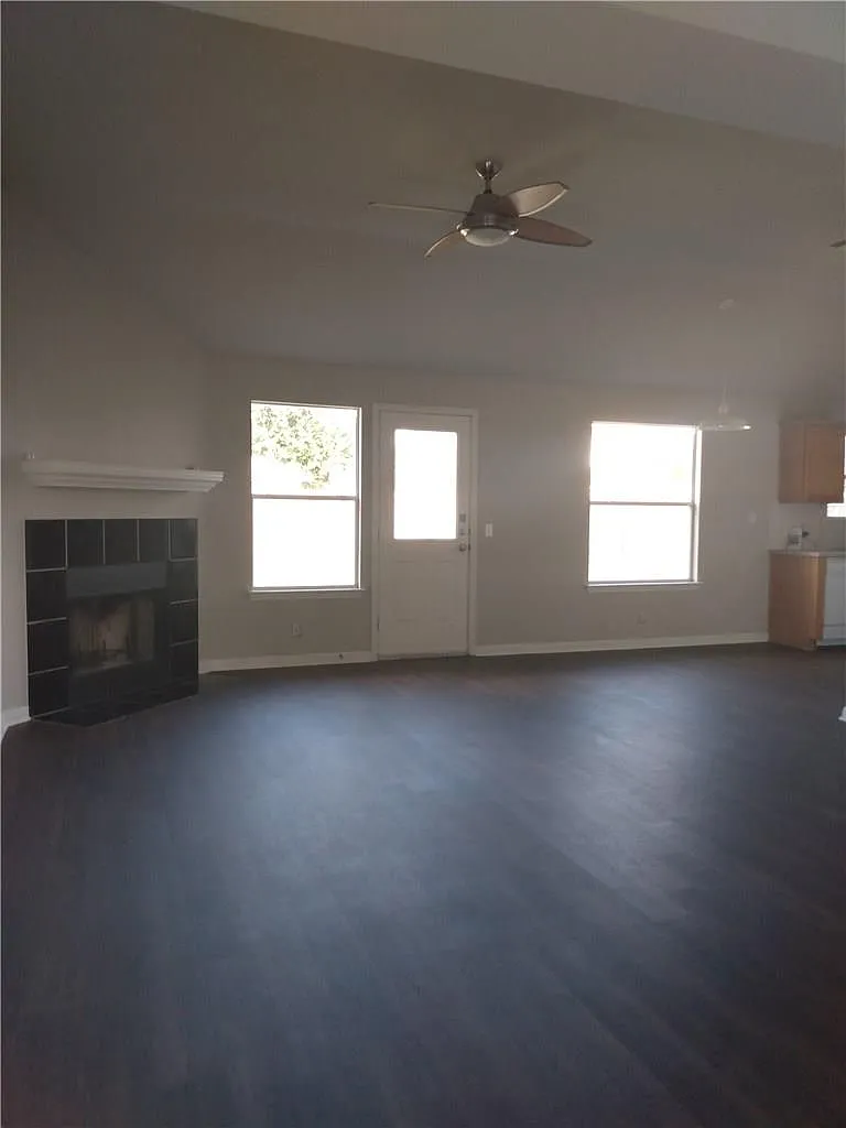 3 bed, 2.0 bath, 1361 sqft, $1,650 — Photo 4