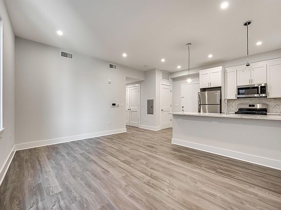3rd image of 658 Grand St #504