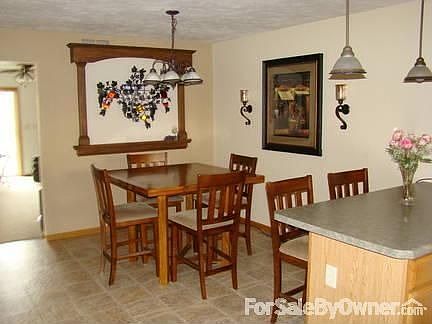 Snack bar and dining room : Very large, can accommodate computer desk or dry bar on left side out of