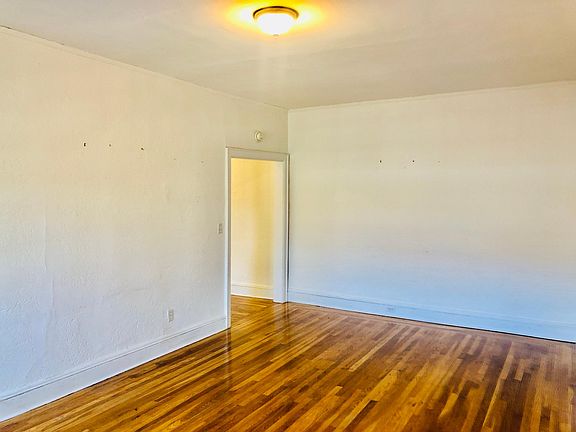 5th image of 119 Carpenter Ave