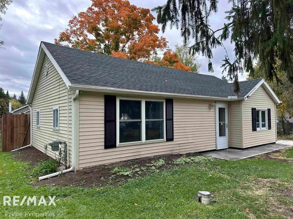 1224 Garfield Ave, Mount Morris, MI 48458