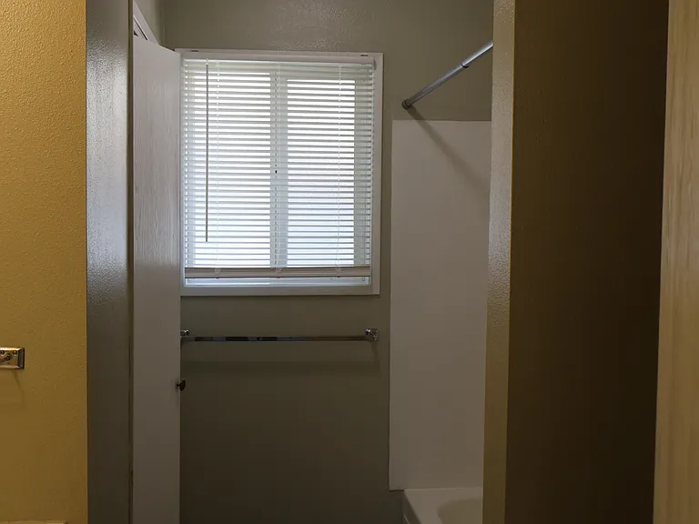 2828 N Julia St — Photo 28