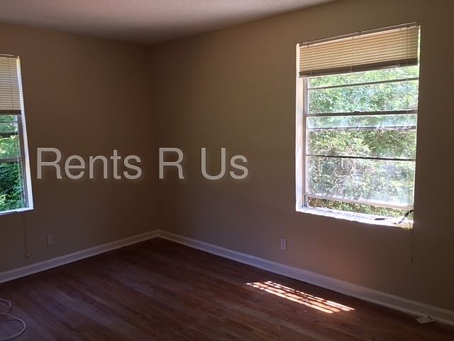 2nd image of 2044 Windyhill Rd