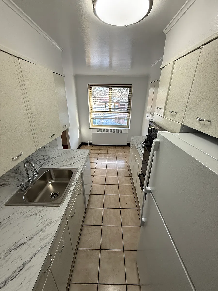 Building Photo - 193-15A 73rd Ave #2B