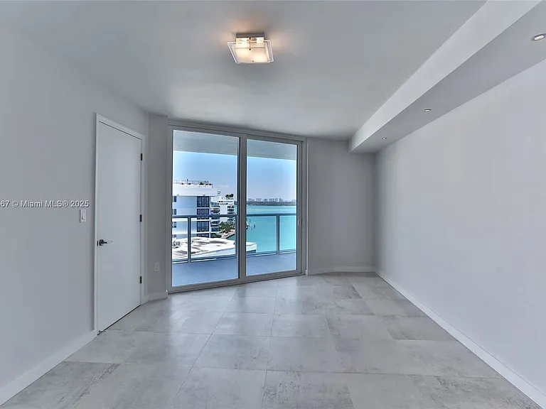 9821 E Bay Harbor Dr #902 — Photo 10