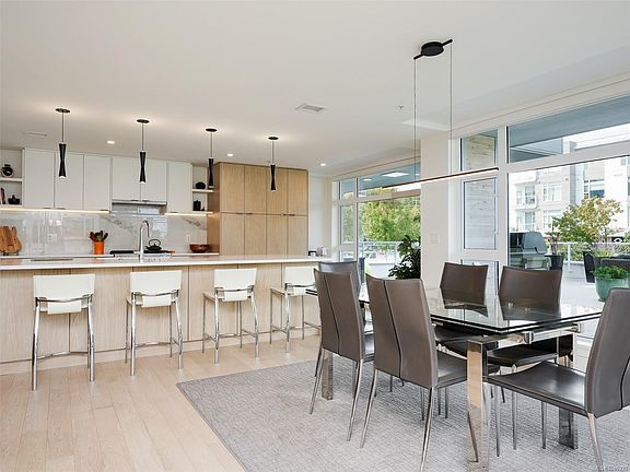 4th image of 5118 Cordova Bay Rd #M102