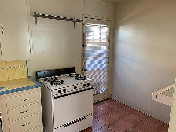 2nd image of 537B Rose Ave
