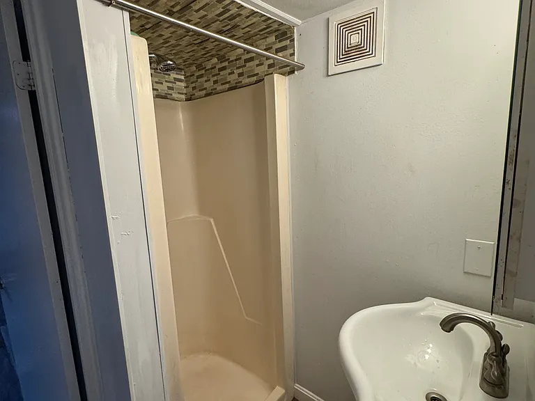 63 W Carpenter St #2-R — Photo 13