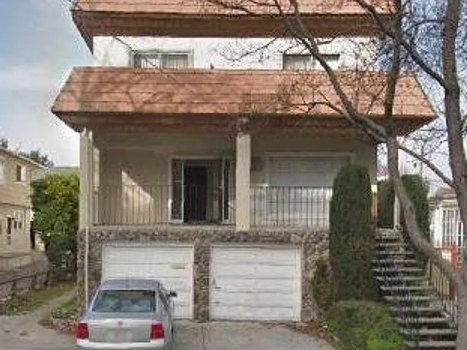 1452 Bellevue Ave