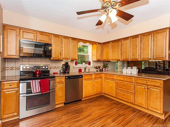 5th image of 160 Haywood Knolls Dr