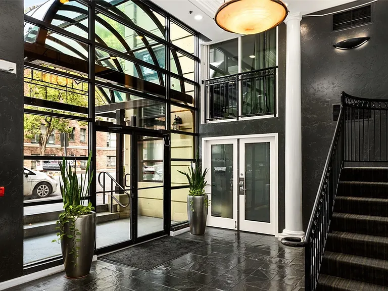 425 Vine St #420 — Photo 14
