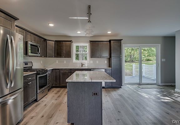 5th image of 22217 Freedom Dr