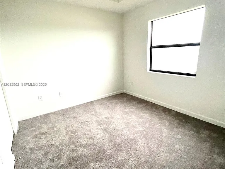 929 NE 211th St — Photo 15