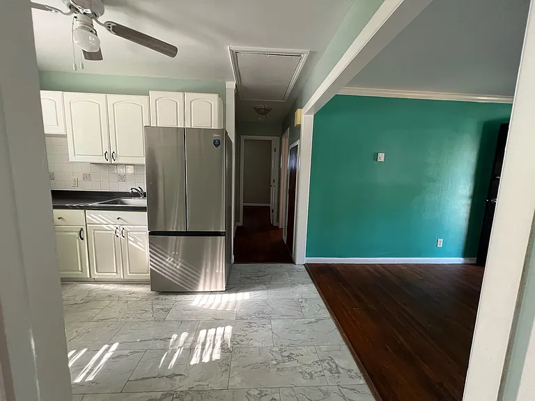 1405 Larson St — Photo 8