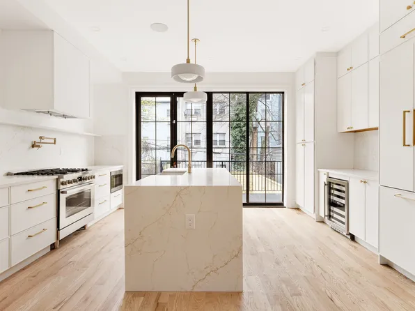 1044 Jefferson Avenue image 4 of 13