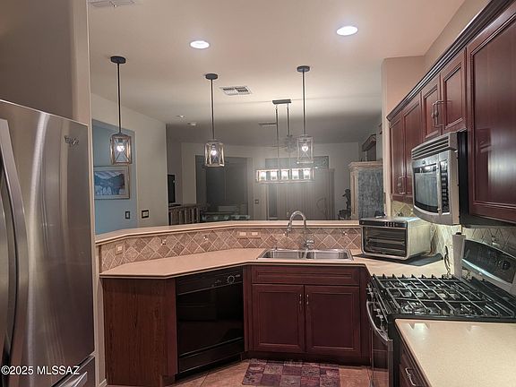 2nd image of 466 W Chardin Dr