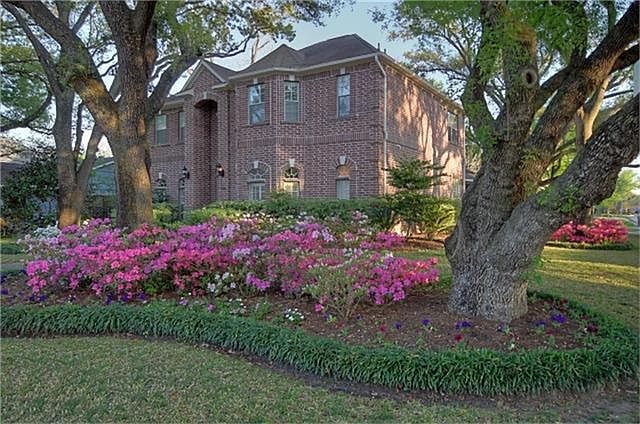 Fabulous Bellaire brick traditional home situated on a 8125 sq. ft. lot (per HCAD).