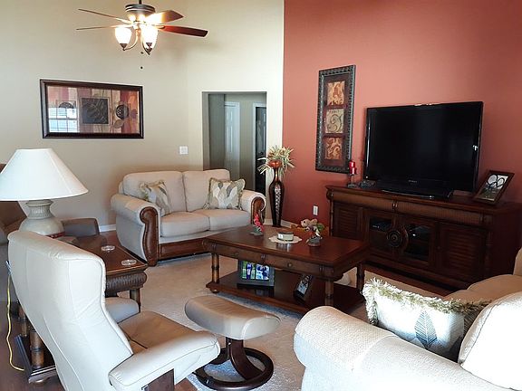 Living room, vaulted ceiling