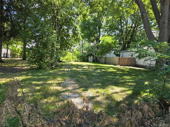 3356 Harris St, Ferndale, MI 48220
