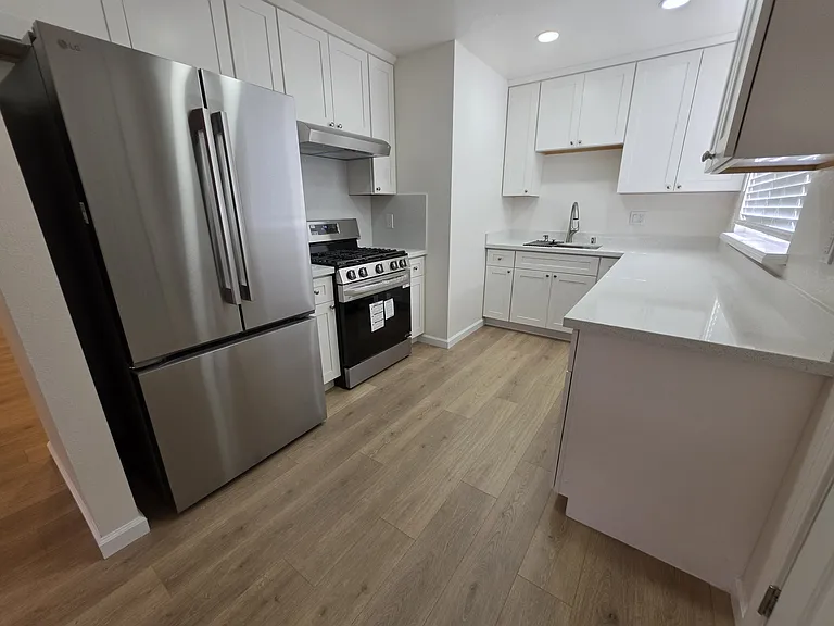 1086 Mersey Ave — Photo 11