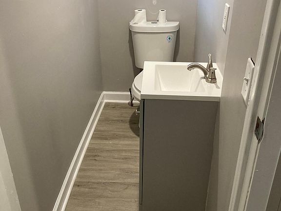 4th image of 1725 Davis Ave APT 1