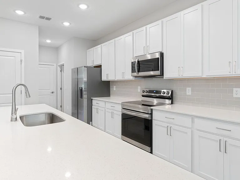 13 SW 34th Pl — Photo 10