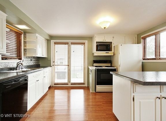 4th image of 9605 Melvina Ave