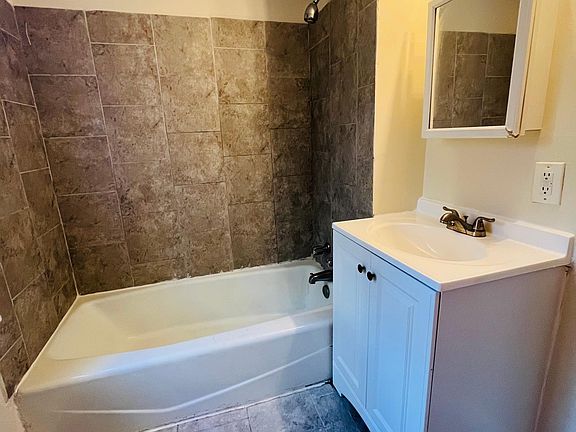 5th image of 2836 27th Ave S #1