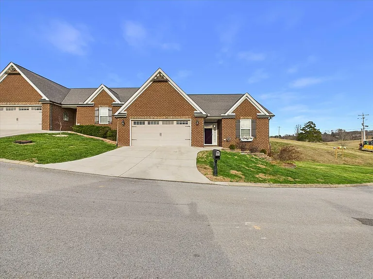 156 Stonefield Dr — Photo 1