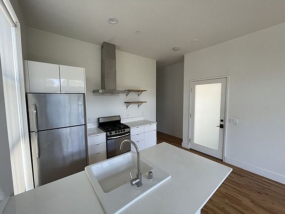 3rd image of 132 N Alvarado St #3