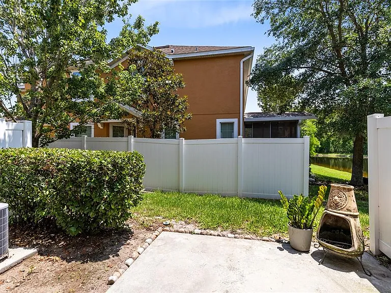 9625 Silver Buttonwood St — Photo 22