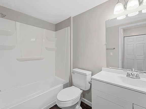 4th image of 17250 Raupp St #103
