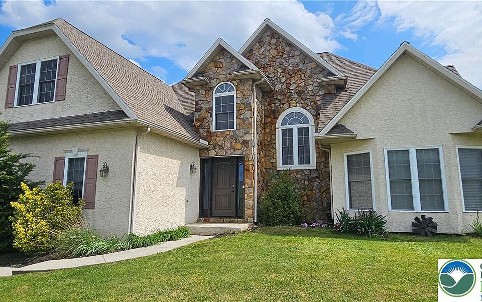 1st image of 302 Chris Dr