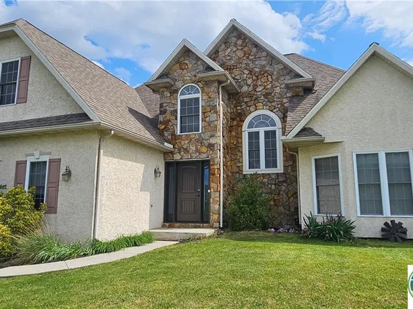 302 Chris Dr, Lenhartsville, PA 19534