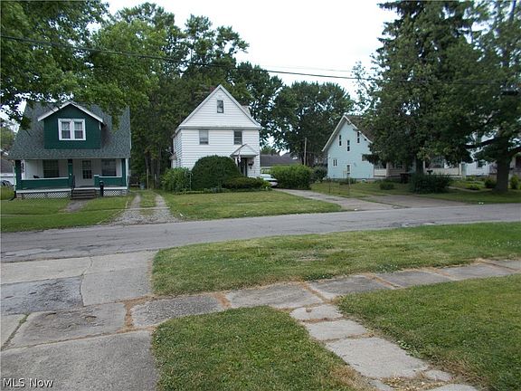 4th image of 809 Woodland Ave