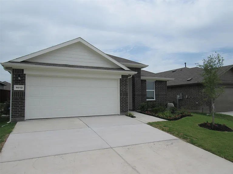 1612 Tin Roof Rd — Photo 3